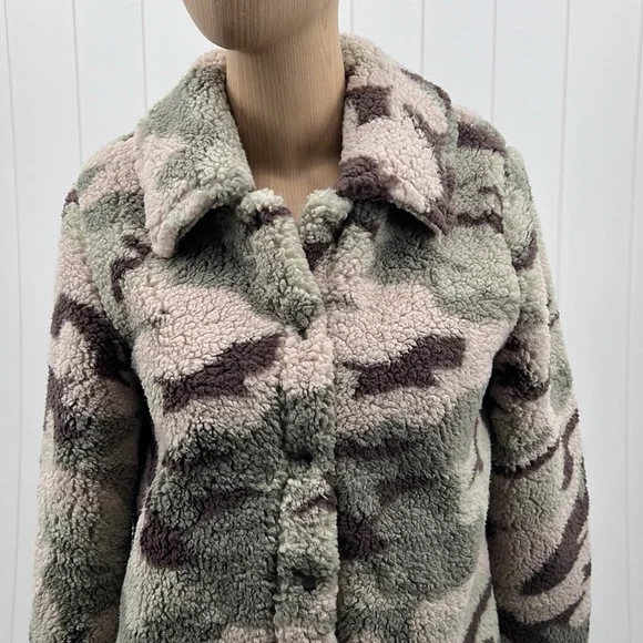🆕Hem & Thread Camo Sherpa Fleece Green Brown Rose Beige Quilted Lining Last One - Picture 5 of 15